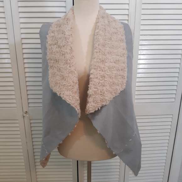 FAVLUX Jackets & Blazers - Favlux faux sherpa vest small *C